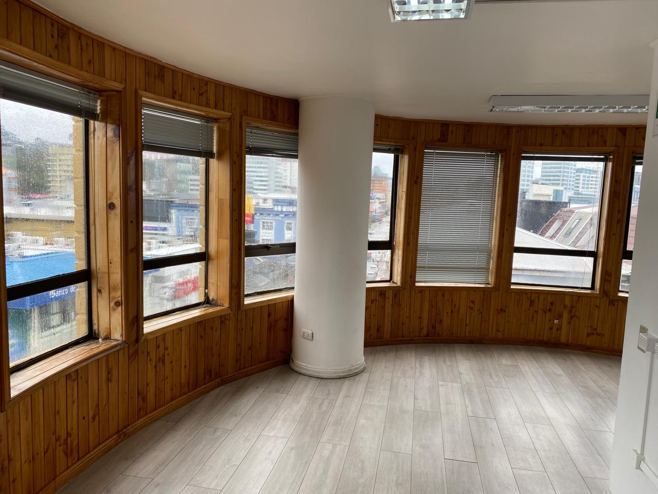 ARRIENDO OFICINA 59 M2 PLANTA ABIERTA MAS 1 PRIVADO  ED. COLON